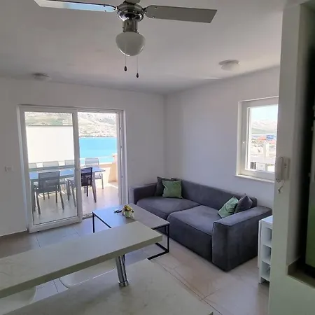 Beach Apartment شقة *