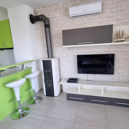 Beach Apartment * باغ