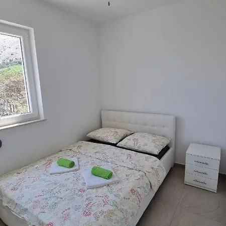 Beach Apartment *